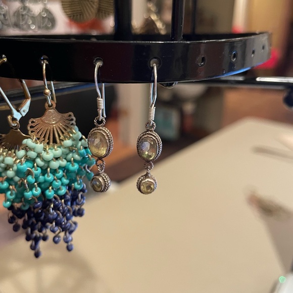 Assorted jewelry both costume both costume and real. - Picture 1 of 16